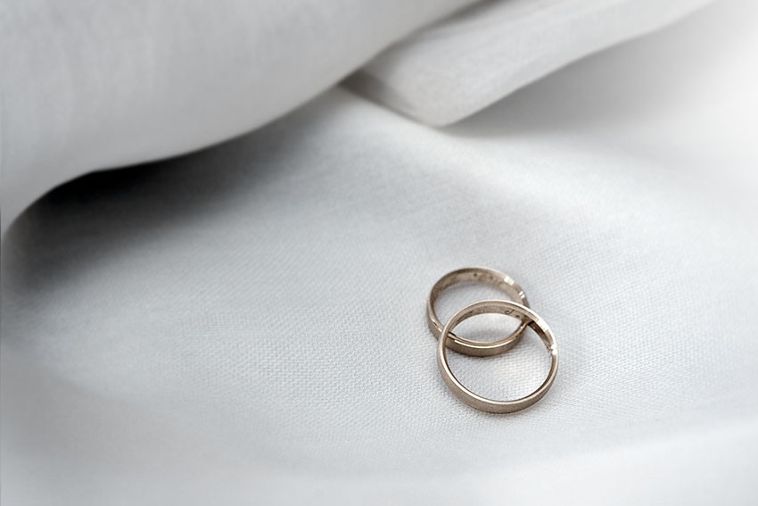 La tradición del anillo de compromiso y su fabricación, fotografos de bodas